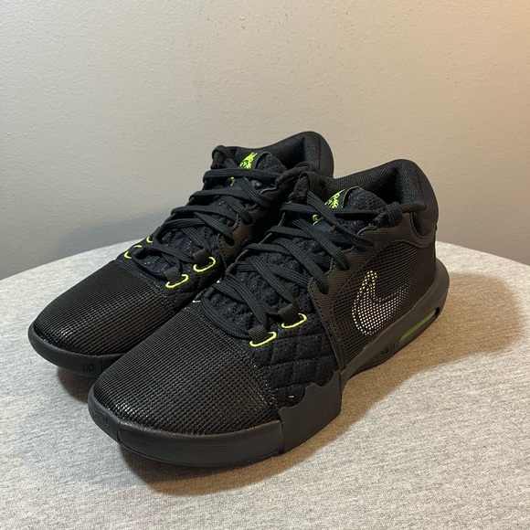Nike Lebron Witness VIII Black/White-Volt Men's Shoe Size 9.5 FB2239-002 - Picture 9 of 11